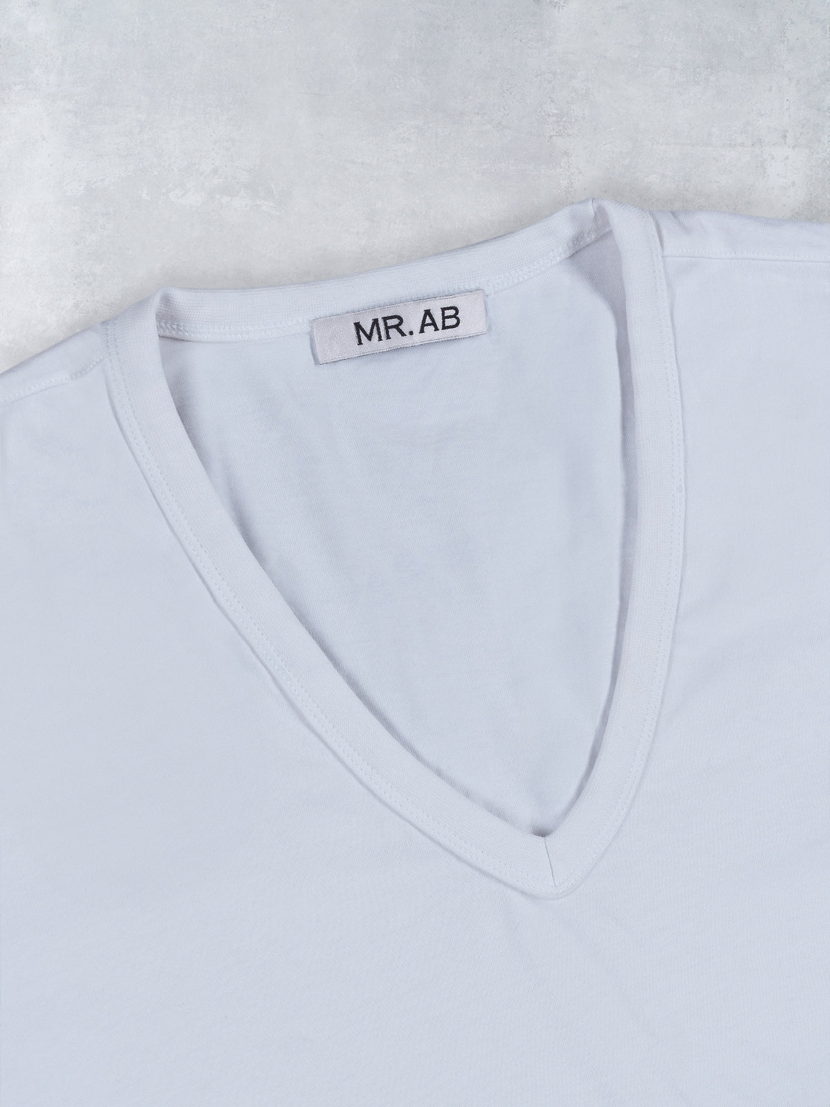 V NECK TEE WHITE