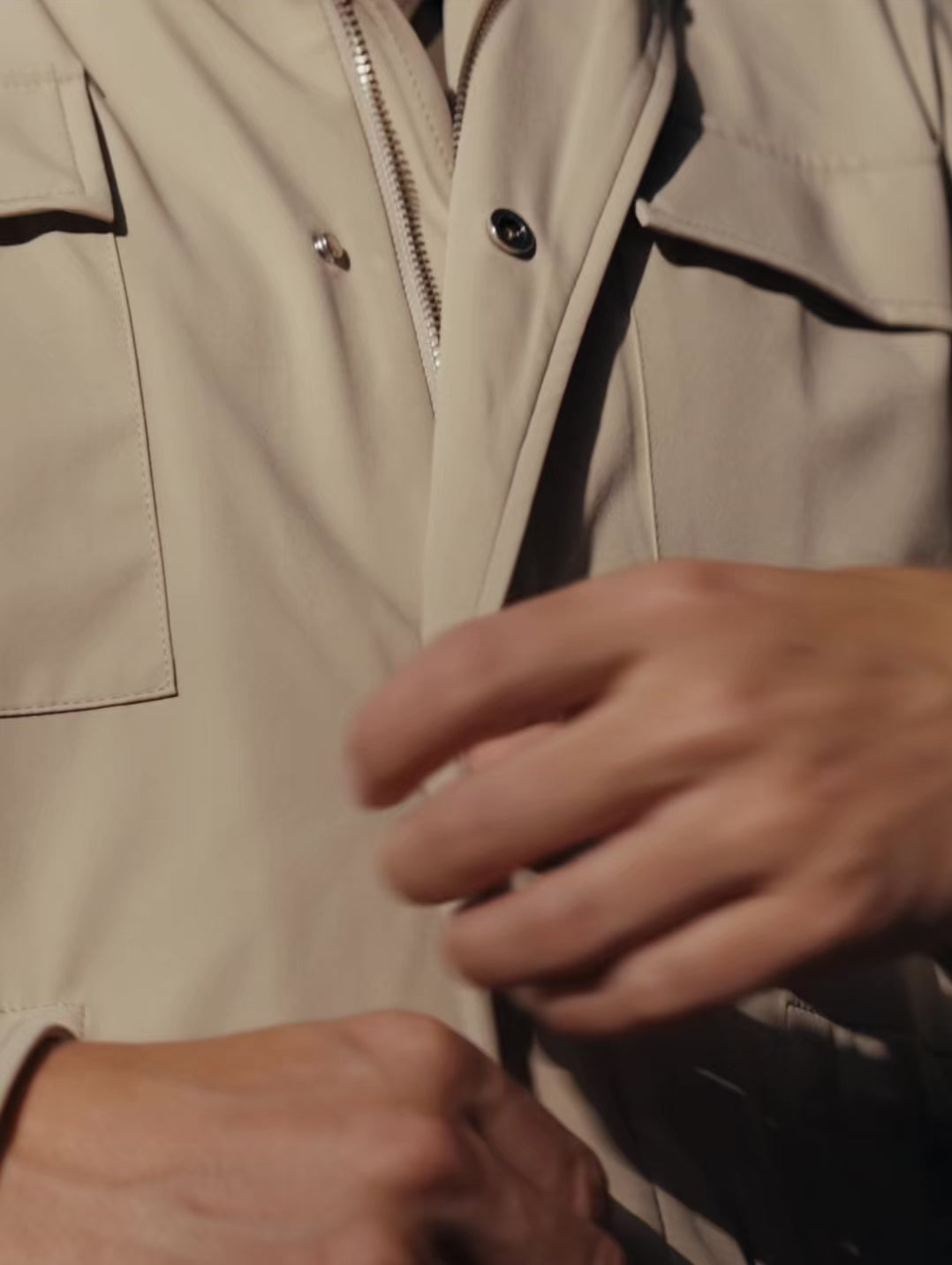 TRAVEL PARKA SAND